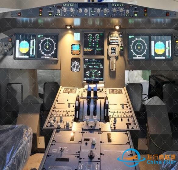 A320客機(jī)操縱桿為什么能擺茶盤？側(cè)桿模仿戰(zhàn)斗機(jī)，副駕被禁止起落-5754