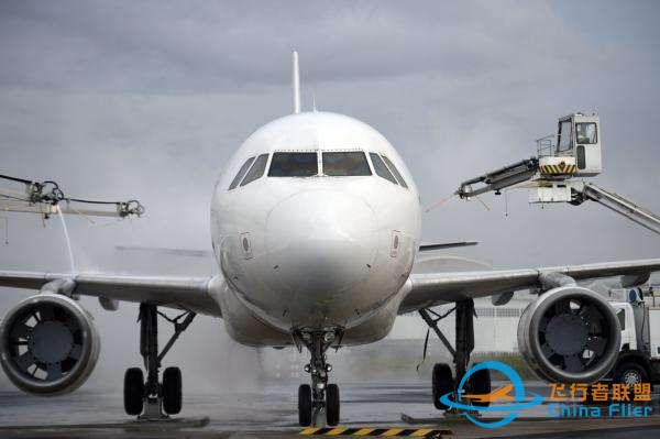A320客機(jī)操縱桿為什么能擺茶盤？側(cè)桿模仿戰(zhàn)斗機(jī)，副駕被禁止起落-5169