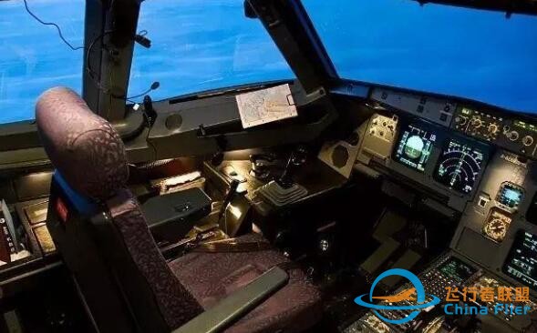 A320客機(jī)操縱桿為什么能擺茶盤？側(cè)桿模仿戰(zhàn)斗機(jī)，副駕被禁止起落-7040