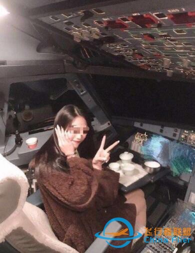 A320客機(jī)操縱桿為什么能擺茶盤？側(cè)桿模仿戰(zhàn)斗機(jī)，副駕被禁止起落-4537