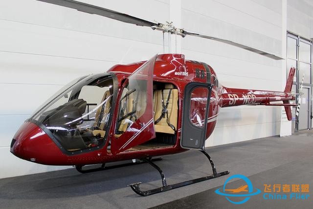 這款系統非常先進的輕型直升機，飛行更加安全，客艙空間大-4154