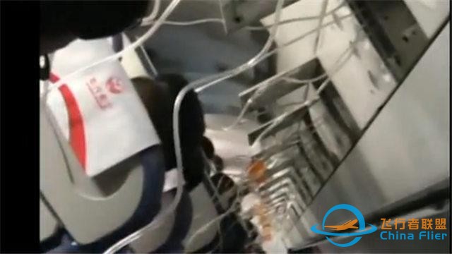 川航3U8633風擋玻璃脫落 乘客用手機視頻曝更多細節內容 快看-2980