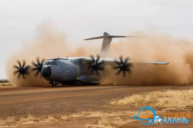空中加油飛機A400M近距離接觸 原來是這樣加油的-896