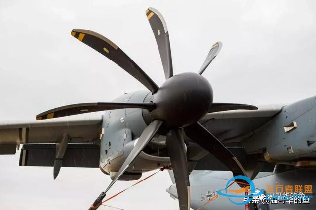 與空中加油飛機A400M近距離接觸-7750