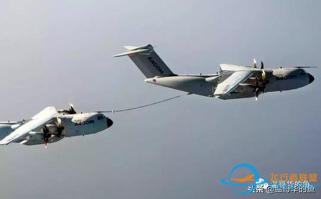 與空中加油飛機A400M近距離接觸-4228