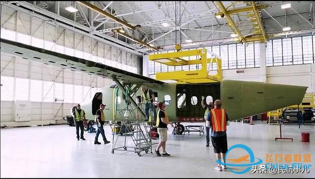 首架賽斯納408空中快車飛機機翼與機身成功對接-5559