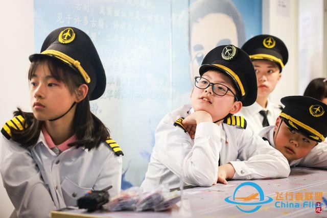 全國助殘日：聽障孩子走進航空運動基地體驗模擬飛行-3781