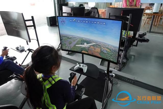 五一出游新玩法，到成都淮州機(jī)場體驗?zāi)M飛行-2282