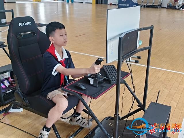 湖北省青少年模擬飛行選拔賽上，這群少年比拼“飛行技能”-5114
