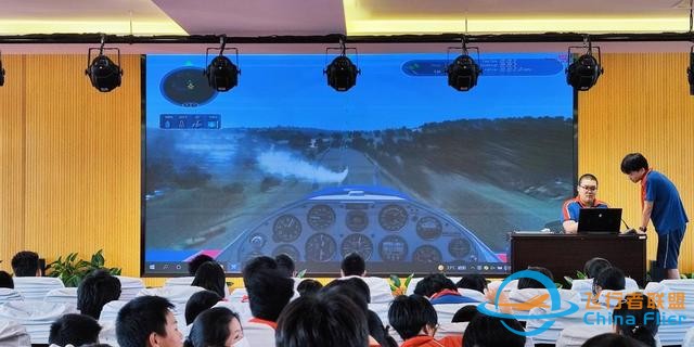 模擬飛行進校園，共筑全民航空夢-6833