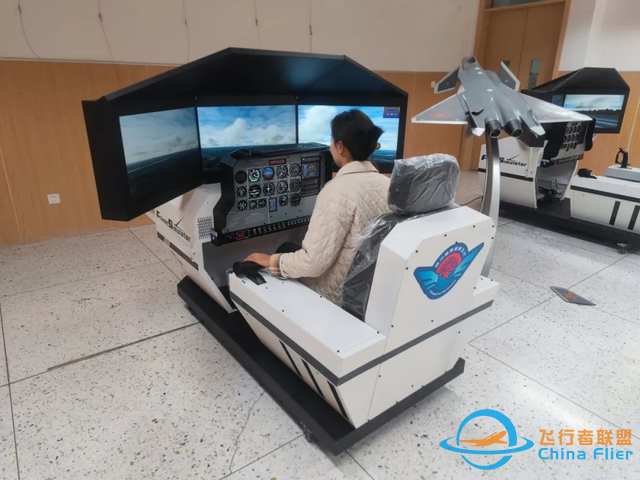 未來之鷹航空向魯西航空和雛鷹啟航飛行交付設備-330